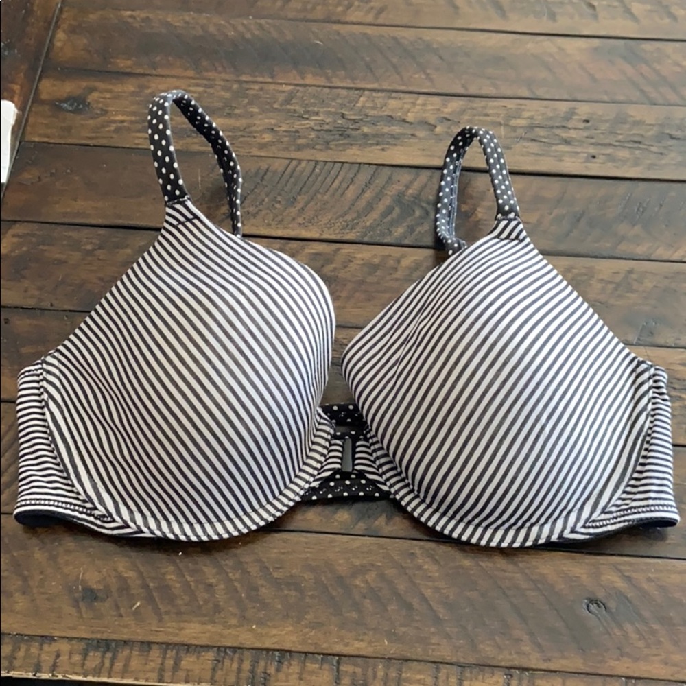 Victoria secret black and white front close bra